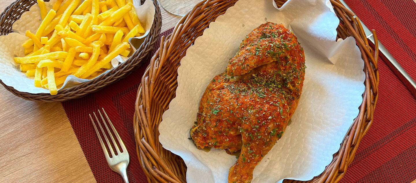 Demi-Poulet au panier avec pommes frites pour 2 ou 4 personnes  